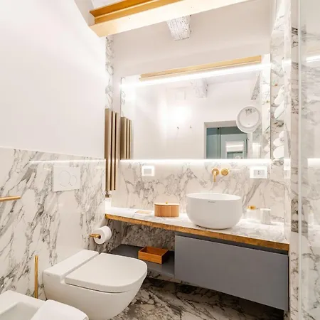 Deluxe Fine Art Historic Centre Apartment Bologna